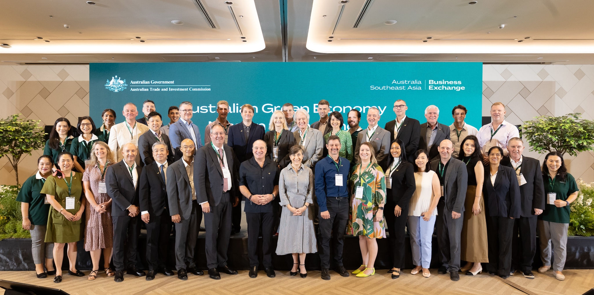 The delegation with the Australian Ambassador to Thailand, Dr Angela Macdonald, PSM (1st row, centre), Linfox Executive Chairman and Business Champion for Thailand, Peter Fox (8th from left) and the Austrade team at the Sustainability Expo 2024.